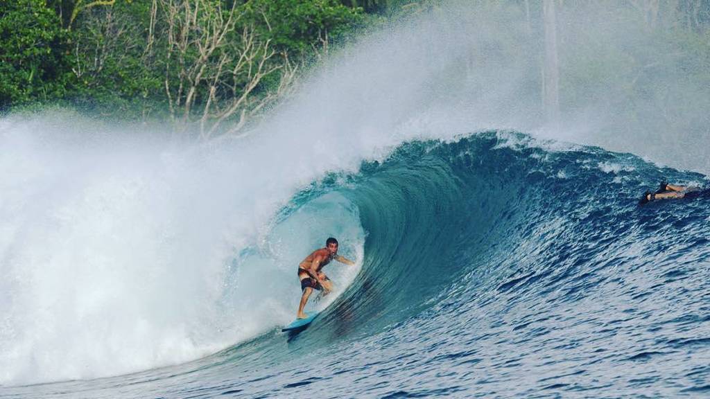 SumatranSurf's tweet photo. from @rogerrocha15 - Por mais dias assim ... #indodreams #lifestyle #gratidão #soulsufer #sótubos #mentawai #indonesia #starkoat #mosai 🇮🇩… https://t.co/wVKAREHBui
