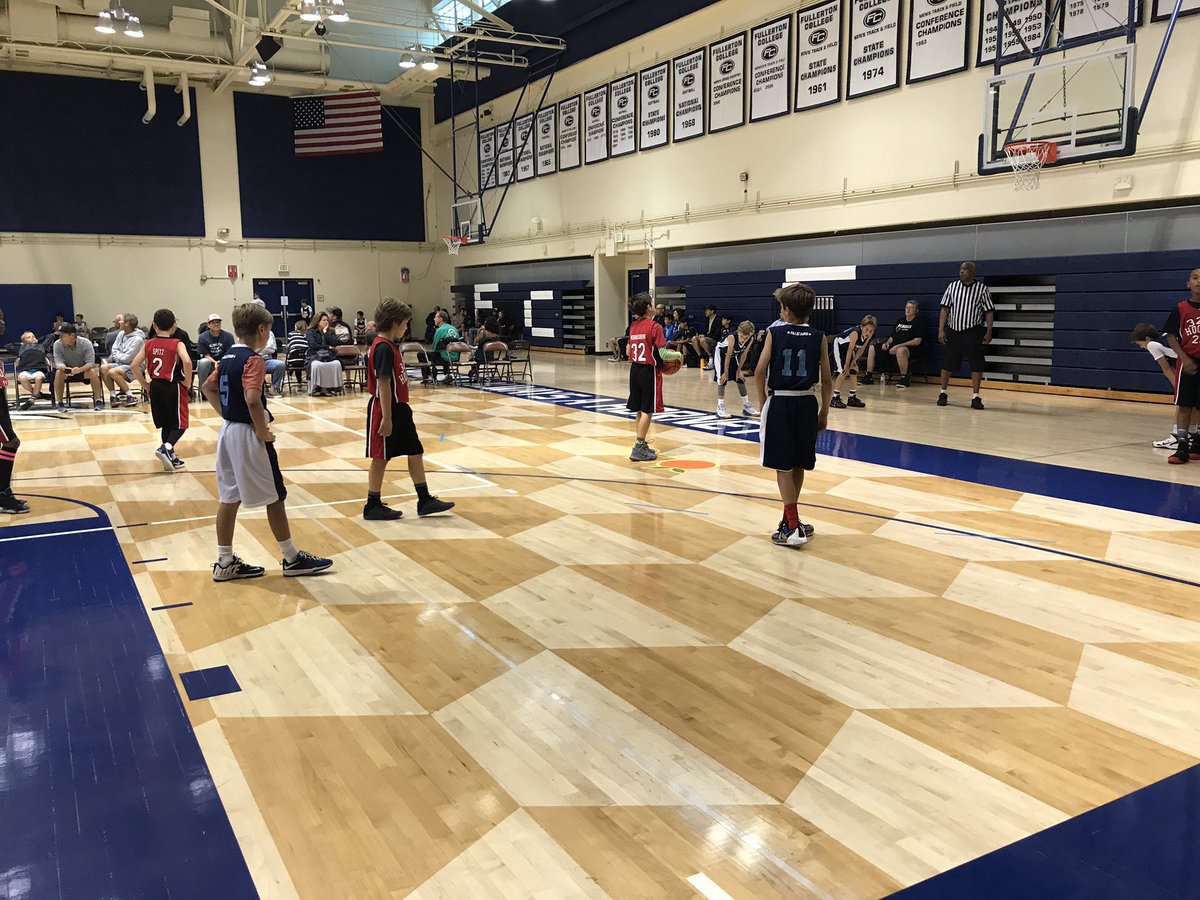 323hoops's tweet photo. It was great to have everyone back! Team played excellent 2-0 at Fullerton college #323hoops #basketball #nike #nike #jordan #family https://t.co/jLhJ7xutkM