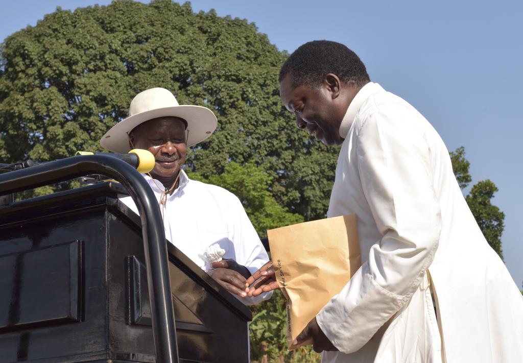 KagutaMuseveni's tweet photo. I will contribute Shs40 million towards the celebrations and pledge Shs360 million for purchase of the school's ICT server. https://t.co/OWjeL9KScl