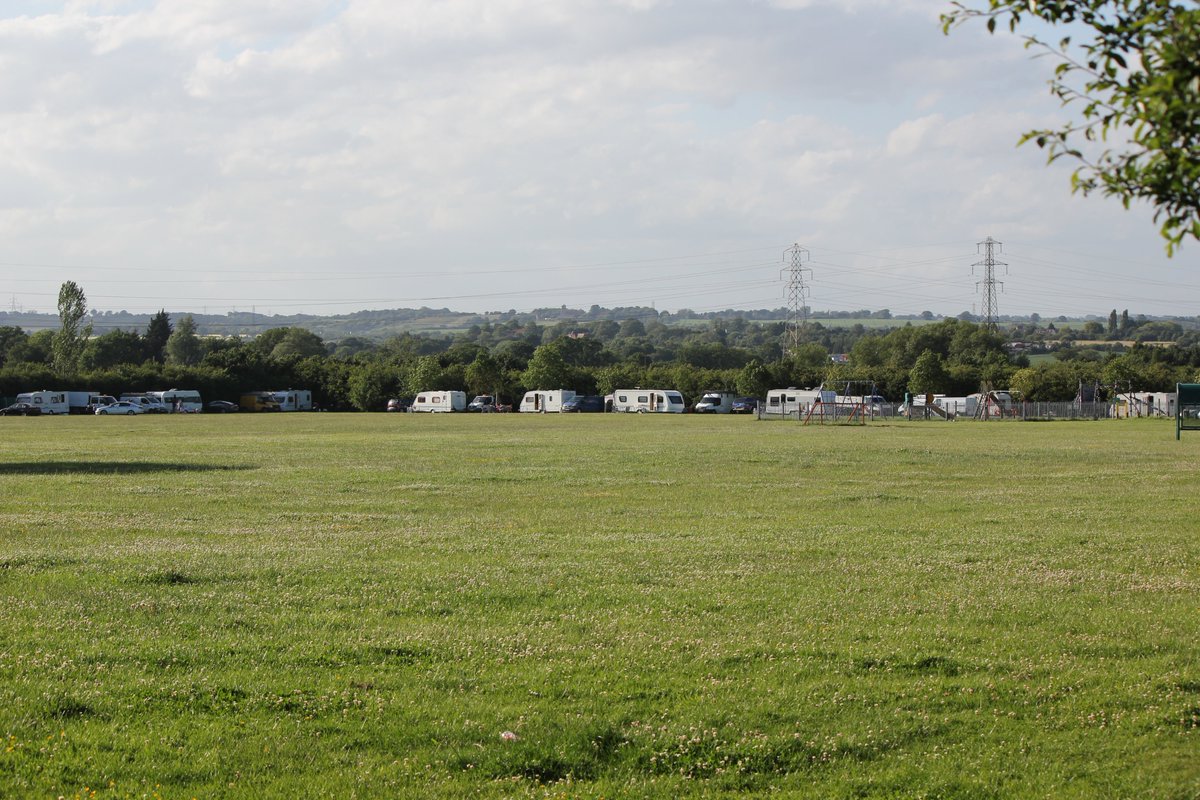 Travellers behind The Grange in <a href="/RayIeigh/">Rayleigh, Essex</a> #rayleigh <a href="/Essex_Echo/">Essex Echo</a> <a href="/EssexPoliceUK/">Essex Police</a>