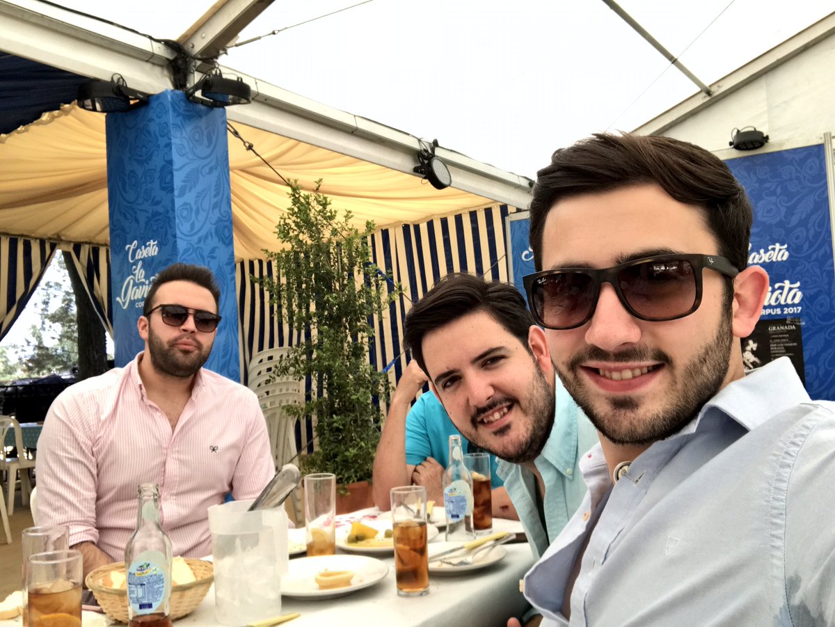 jpinogr's tweet photo. 🎡Disfrutando de un caluroso ☀️ domingo de Corpus con el @pp_armilla, caseteros y buenos amigos. #CorpusGr17 #CorpusChristi #Granada https://t.co/4mBr4OXSmm