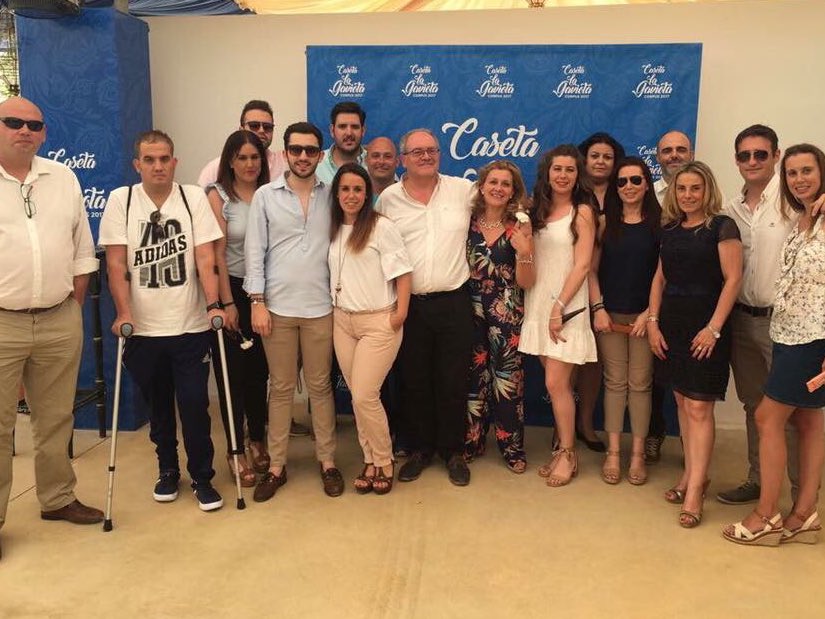 jpinogr's tweet photo. 🎡Disfrutando de un caluroso ☀️ domingo de Corpus con el @pp_armilla, caseteros y buenos amigos. #CorpusGr17 #CorpusChristi #Granada https://t.co/4mBr4OXSmm