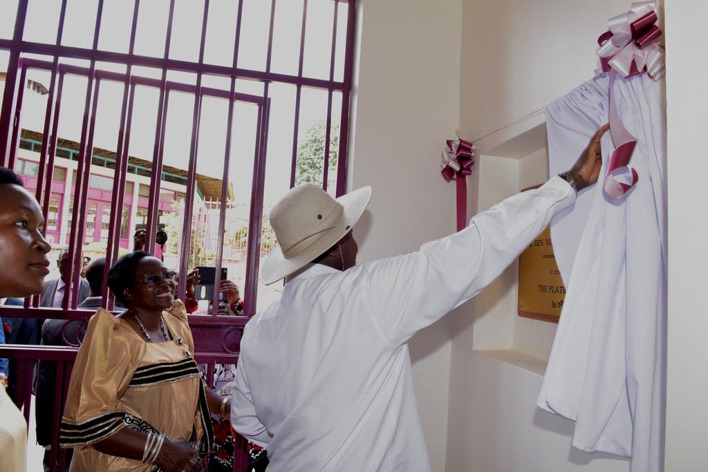 KagutaMuseveni's tweet photo. I will contribute Shs40 million towards the celebrations and pledge Shs360 million for purchase of the school's ICT server. https://t.co/OWjeL9KScl