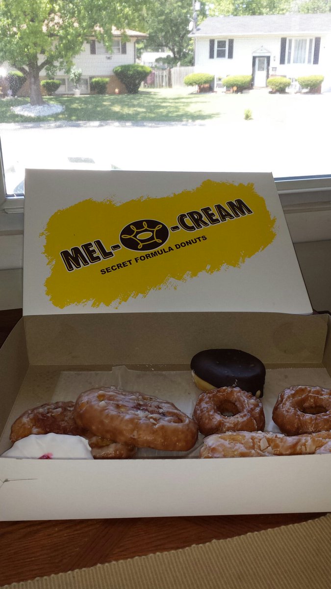 AJWoodson's tweet photo. #SpringfieldIL #Sunday #Donuts #SecretFormula #MelOCream
β
@MelOCream Donuts...when it has to be the very, very #Best https://t.co/VVbgJVcVLP