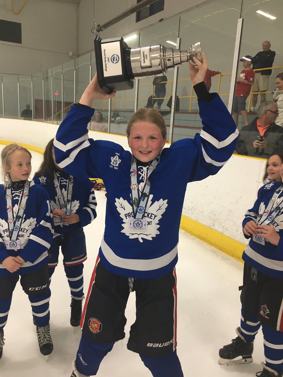 Recruit_Campus's tweet photo. #ProHockeyDevelopment #2007Girls win GOLD!!! #PonytailChallenge #Champions #KramerBraids https://t.co/5ivA7fjyxA