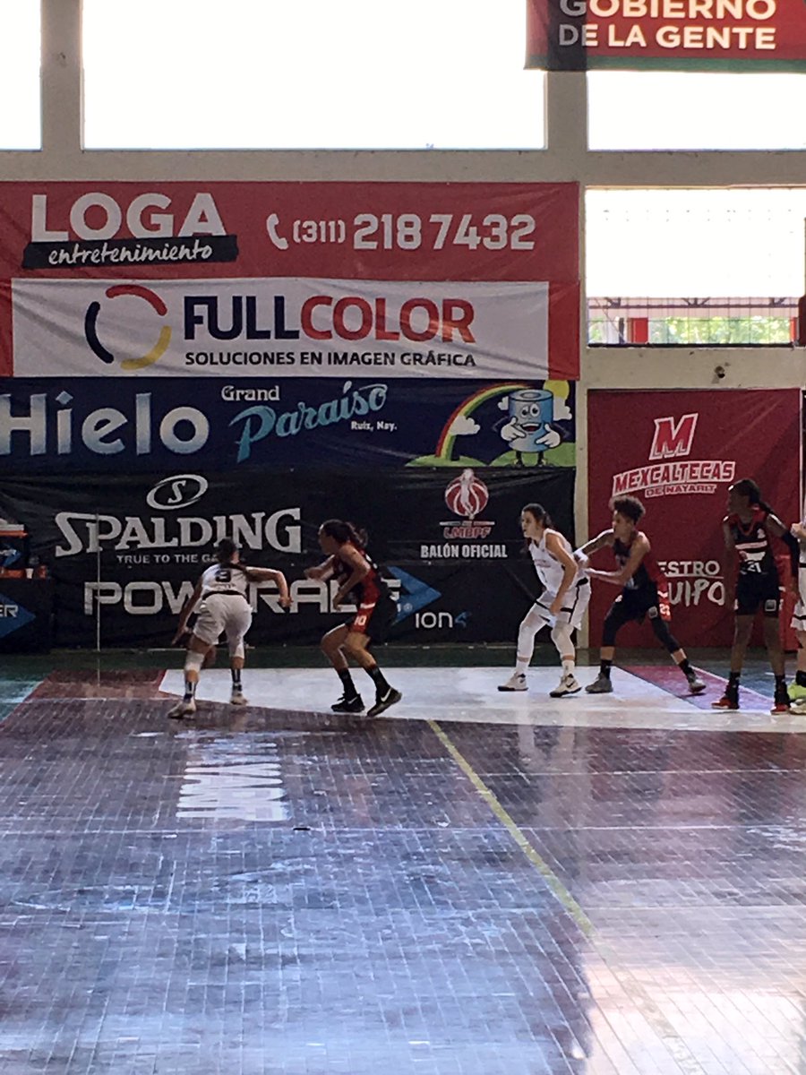 TapatiasJ's tweet photo. Finaliza el segundo periodo y el marcador de #LaDesayuneria nos indica @MexcaltecasNay 43-28 #Tapatias #GranFinalFour #PlayOffs2017 https://t.co/8twSVHkv0i