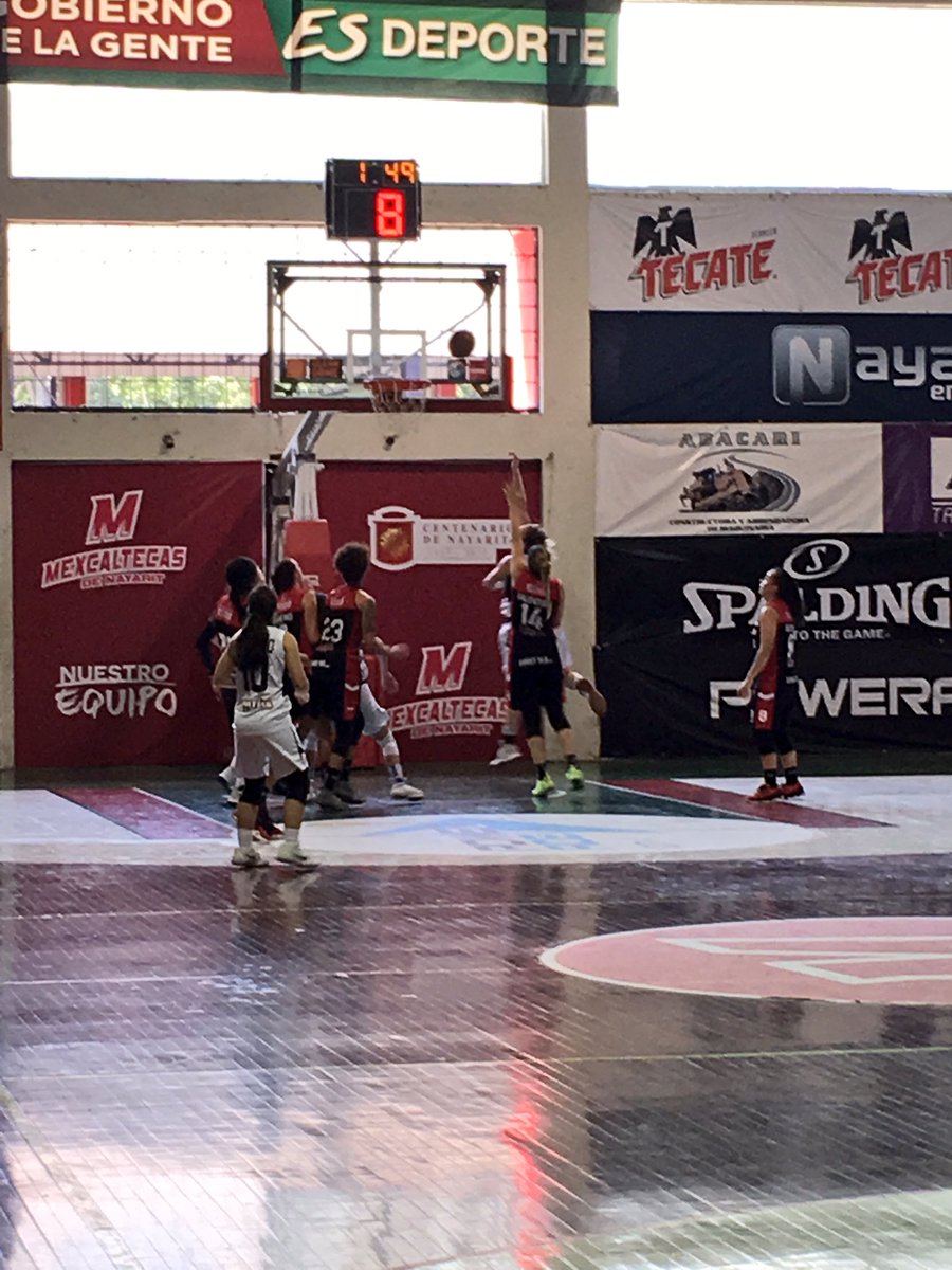 TapatiasJ's tweet photo. Finaliza el segundo periodo y el marcador de #LaDesayuneria nos indica @MexcaltecasNay 43-28 #Tapatias #GranFinalFour #PlayOffs2017 https://t.co/8twSVHkv0i