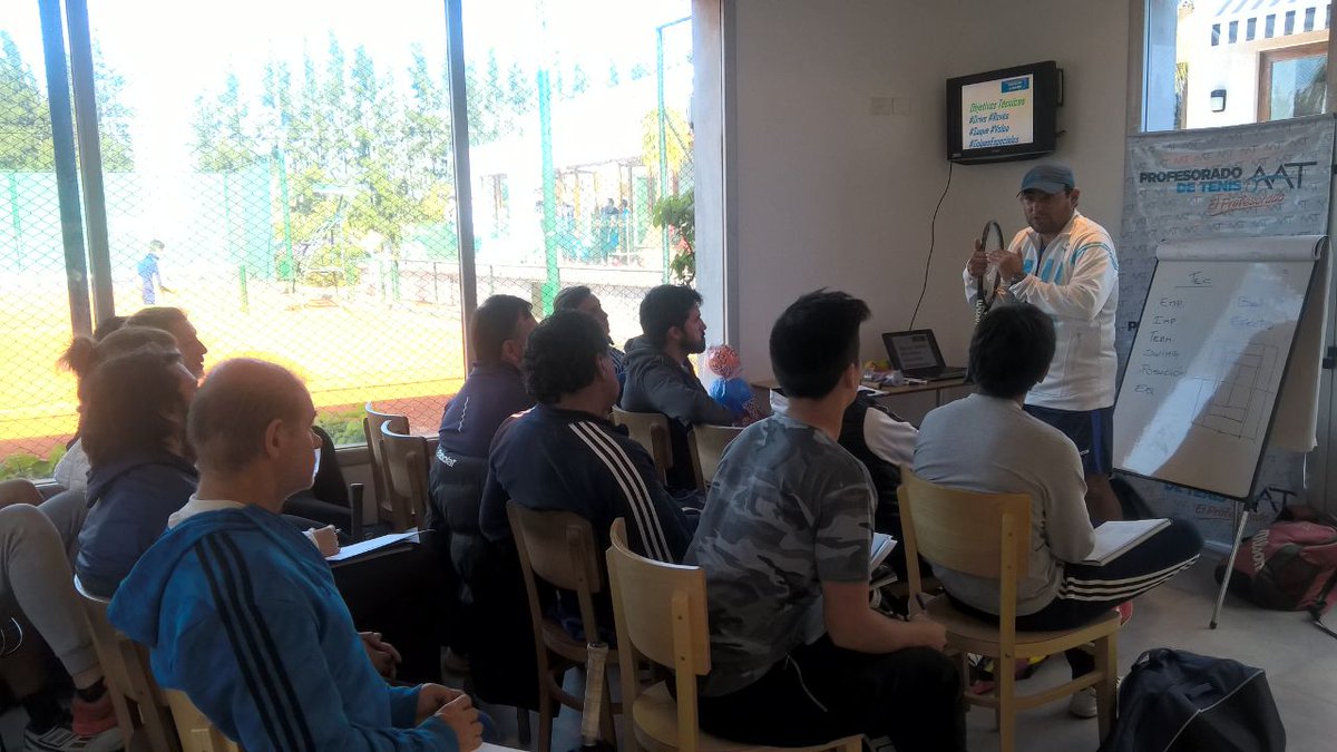 profesoradoaat's tweet photo. Hoy en @elabiertoclub Jornada de capacitación Escuela de Tenis Play&amp;Stay, a cargo de los Tutores AAT Mariano Nuñez y Marcelo Espinoza. https://t.co/eJRw2hhqXy