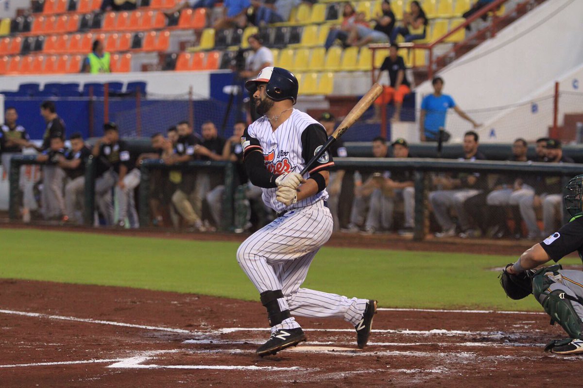 tigresqroficial's tweet photo. Ayer estrenamos nuestros uniformes de @uarrietaa 😉👌🏾 #TigresPorTi 🐯 https://t.co/FIy64rCF26