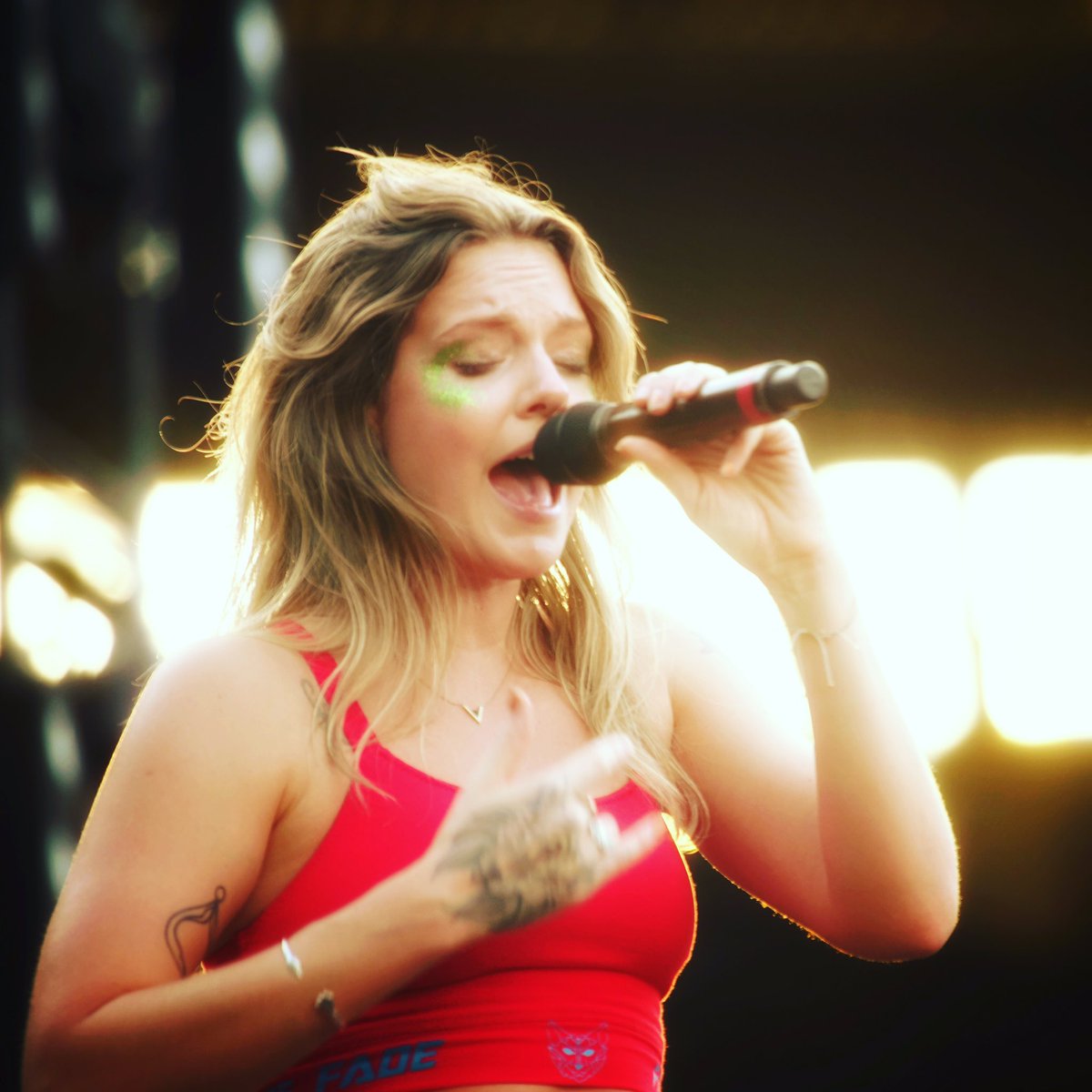 coldplay's tweet image. @ToveLo is joining us for a few shows. #ColdplayVienna seems to approve!
R42