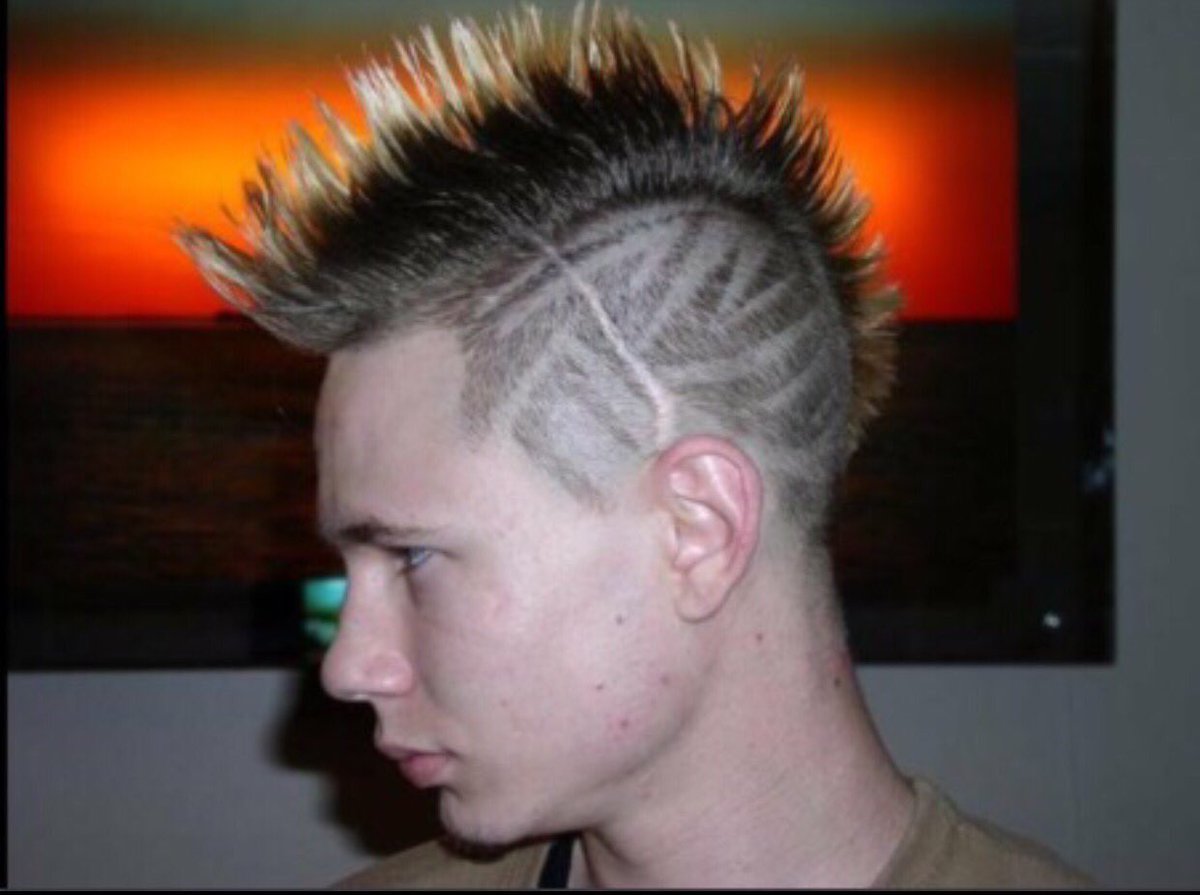 HowSoManyMeriks's tweet image. I wonder what design this guy shaved into his box