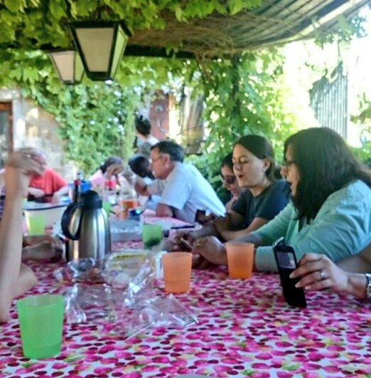 Rumbau's tweet photo. Avui gran festa familiar final curs a Can Vilumara! #Rumbaufamílies #RumbauMola #FinalCurs #Bonestiu #families https://t.co/fdz47tYgAm
