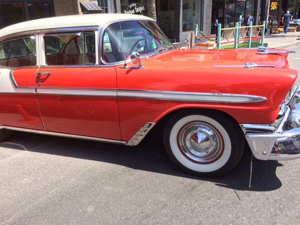 Beautiful day for a race! Go check out the vintage fancy cars in Montreal's Little Italy. https://t.co/iQ64fnVNij