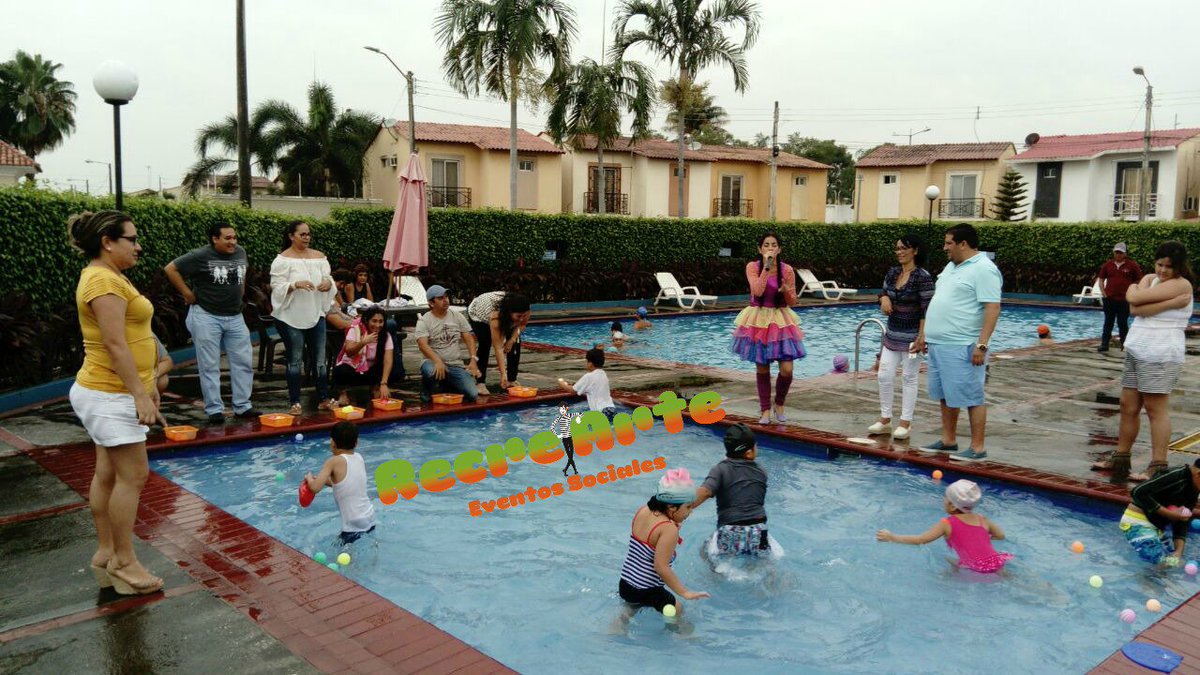 recreArteEvent's tweet photo. Muy entretenido fue el cumpleaños de Nicolás🎉5 añitos #RecreArteEventosSociales 😀 #TobogánInflable #TuEventoConRecreArte👏 #QueBienLaPasamos👍 https://t.co/CytrS1lz3e
