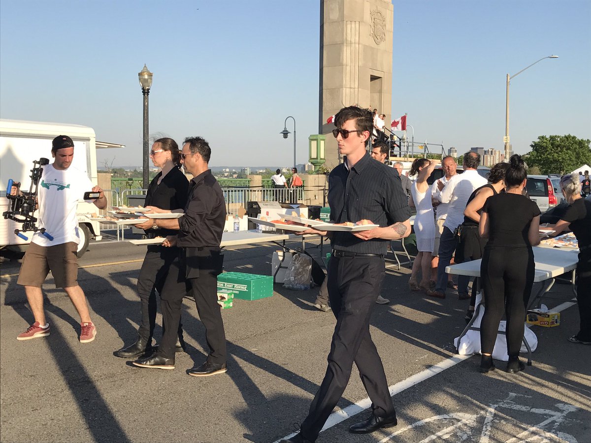msaet60's tweet photo. #hamont #ADOTB Chefs and servers hard at work to raise funds for @C2Eecopark @NellieJamesToo @SassoPizzas @rapscallionRest @TheFrenchHamOnt https://t.co/krG8eBFUDS