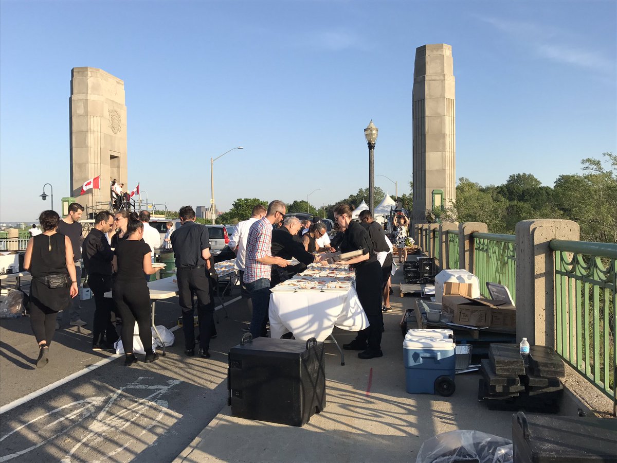 msaet60's tweet photo. #hamont #ADOTB Chefs and servers hard at work to raise funds for @C2Eecopark @NellieJamesToo @SassoPizzas @rapscallionRest @TheFrenchHamOnt https://t.co/krG8eBFUDS