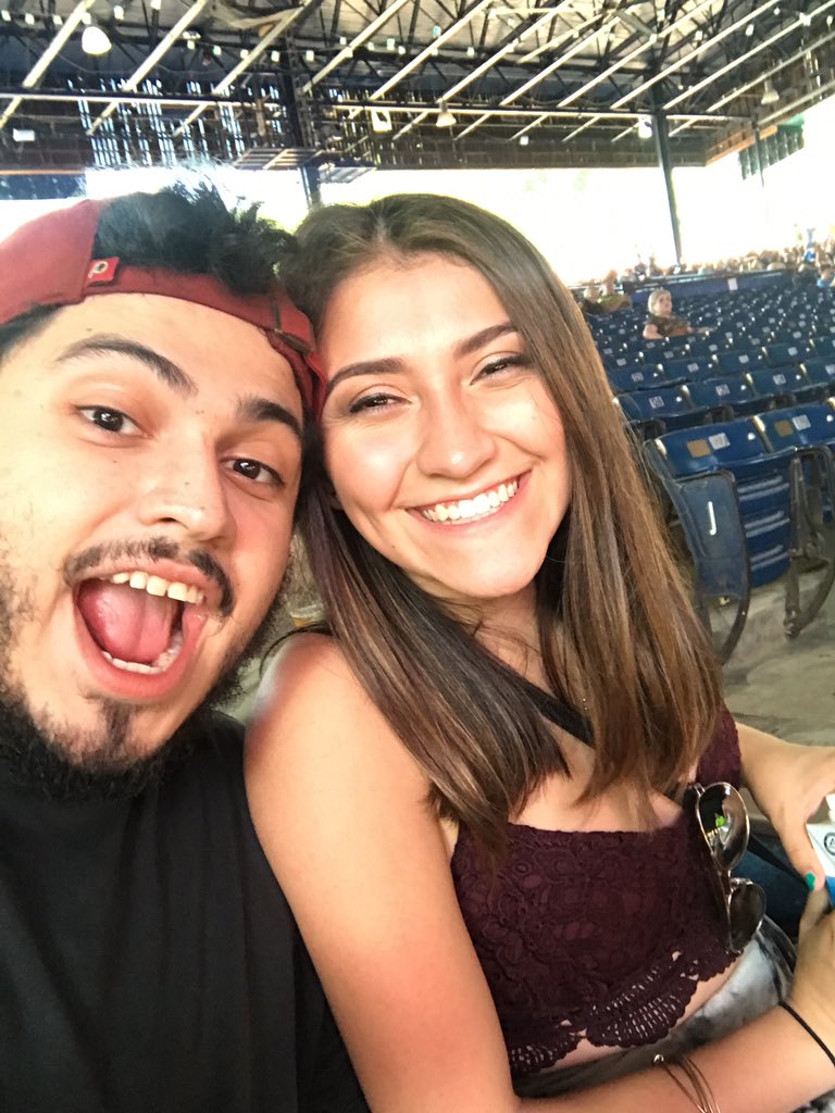 cguzmvn's tweet photo. #Jackjmpp treating my girl to see her favorite artist ever! Please play "my little girl"!!! https://t.co/jUV2oSBjUX