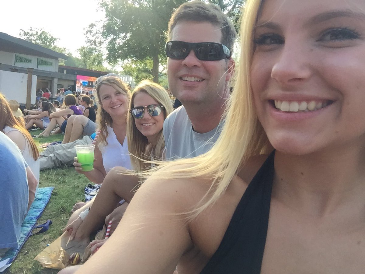 kimrogers001's tweet photo. So excited to see Jack Johnson with my wonderful family!#jackjmpp #jackJohnson https://t.co/gQsjVR4Kof