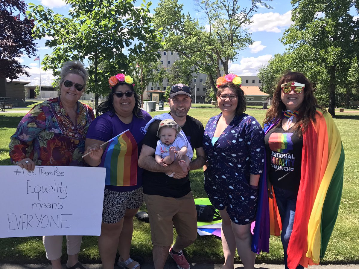 BFPFLAG's tweet photo. Some members of the PFLAG Benton Franklin board showing their support at today's Equality March for Pride and Unity
#equalitymarch17 #PFLAG https://t.co/2E4Sn7NGAs