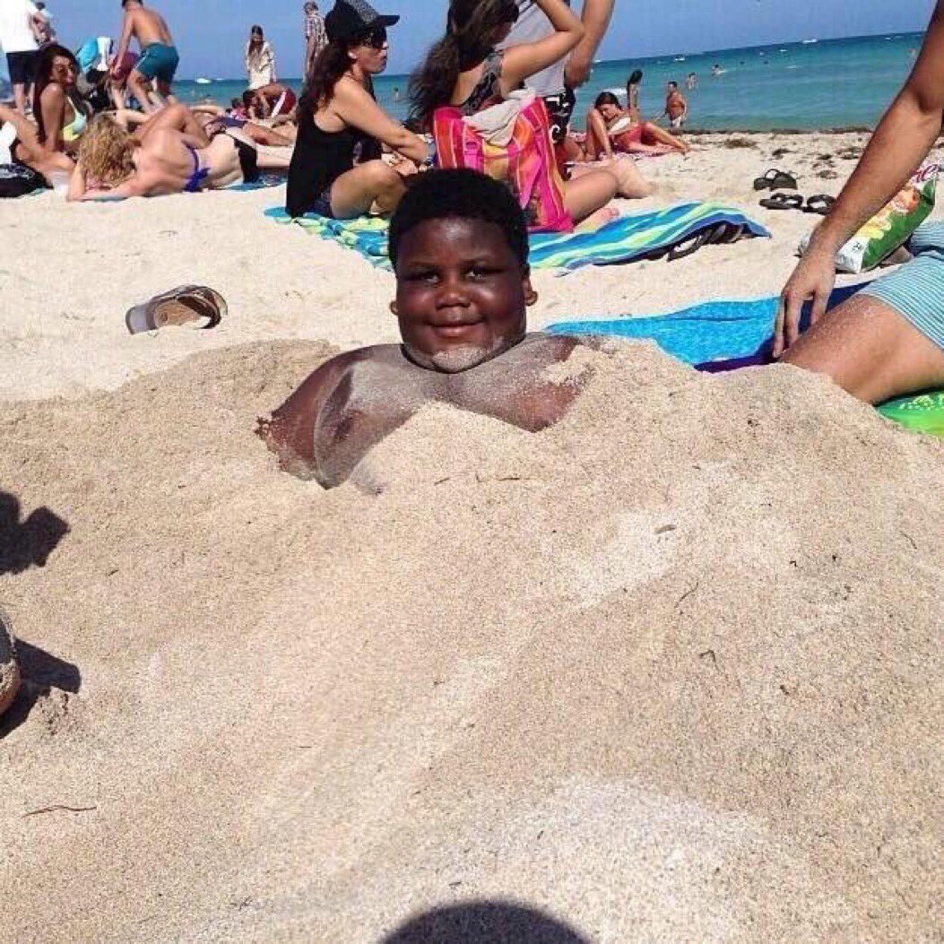 trashmocha's tweet image. The floor is latinas