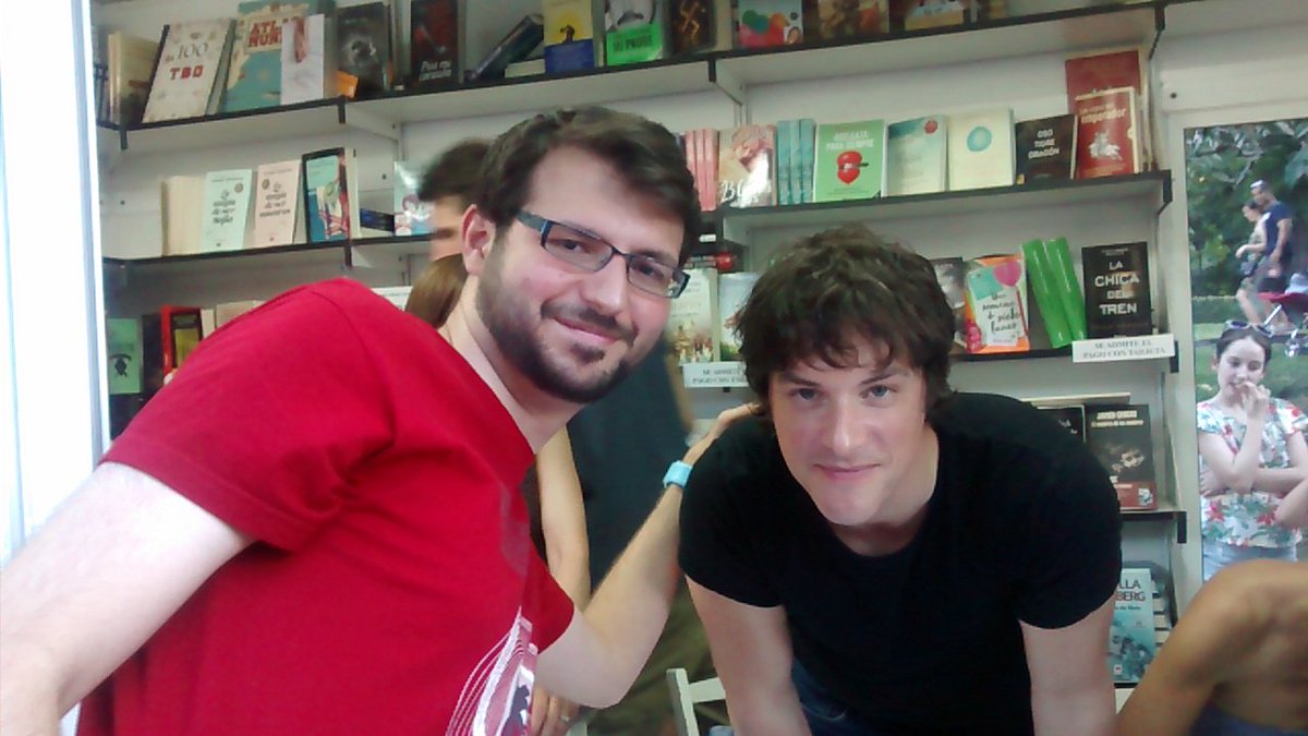 En la feria del libro, con <a href="/JordiCruzMas/">Jordi Cruz Mas</a> , no es tan duro como aparenta :)