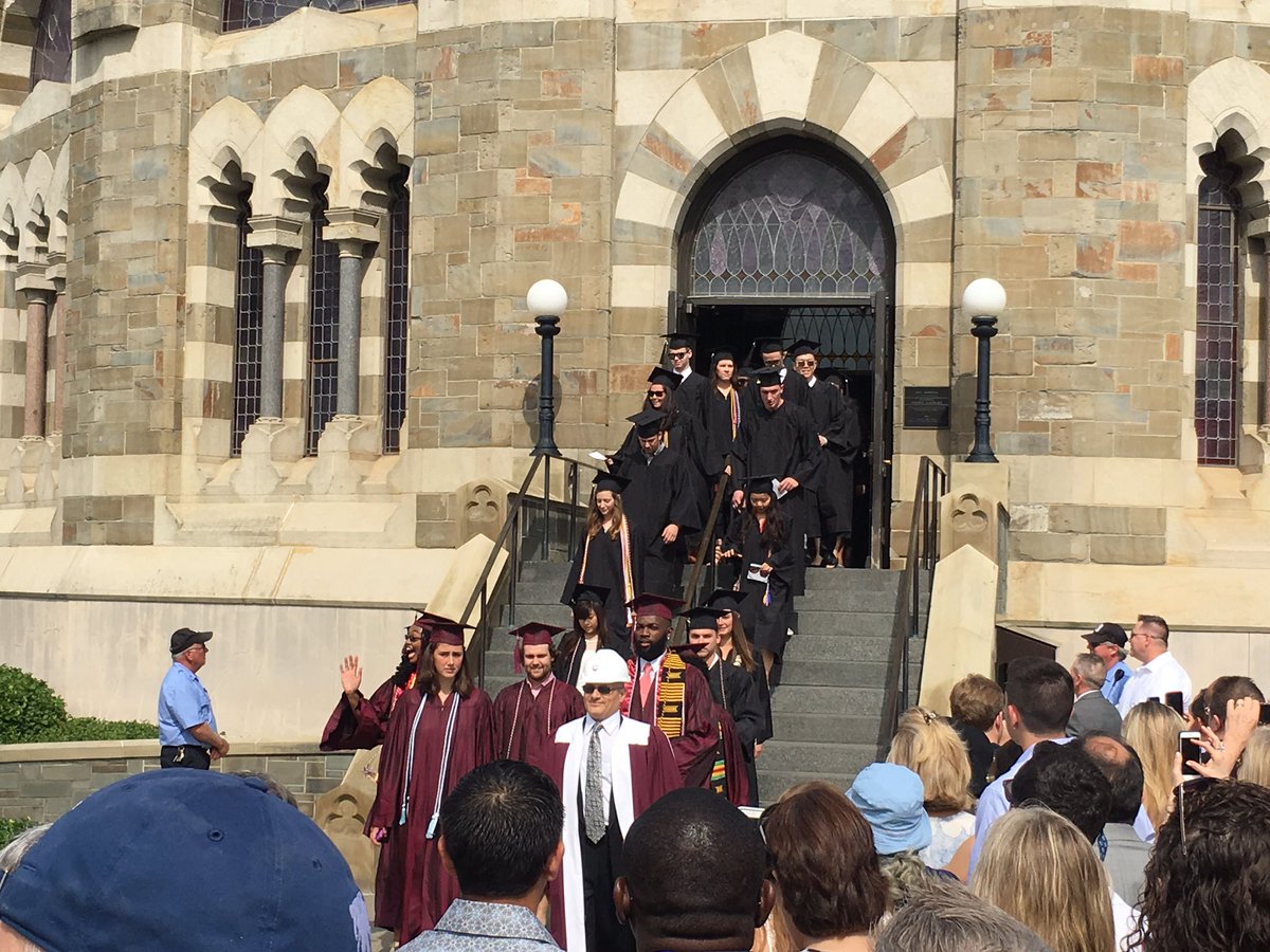 MedTechMarketer's tweet image. Today my brilliant, beautiful &amp;amp; awesome niece Keriann Mackey graduated from @UnionCollegeNY Anthropology cum laude. Bravo Keri! #CommenceU