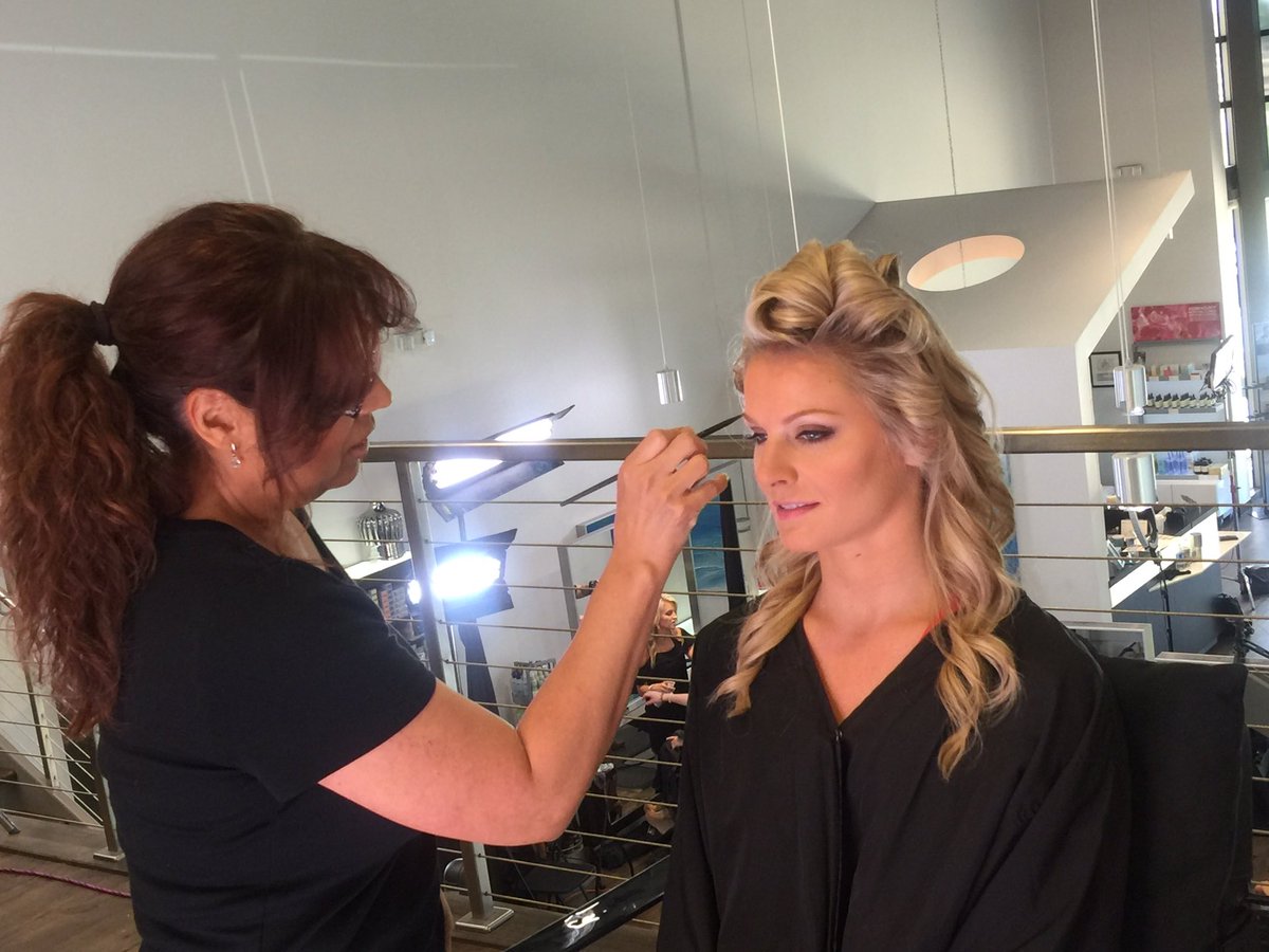 Kelli_Finglass's tweet photo. Great day of Rookie Makeovers at @tangerinesalons today! #DCCMakingTheTeam @MichaelGabrielZ https://t.co/eIaZouQvmW