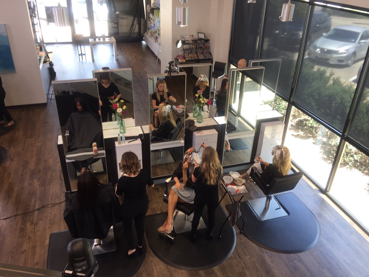 Kelli_Finglass's tweet photo. Great day of Rookie Makeovers at @tangerinesalons today! #DCCMakingTheTeam @MichaelGabrielZ https://t.co/eIaZouQvmW