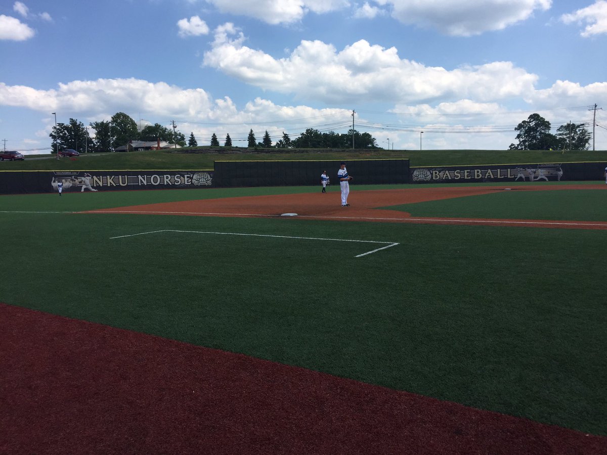 CoachHowell33's tweet photo. #LarkHunting at @NKUNorseBSB https://t.co/7kT2OFlOL6
