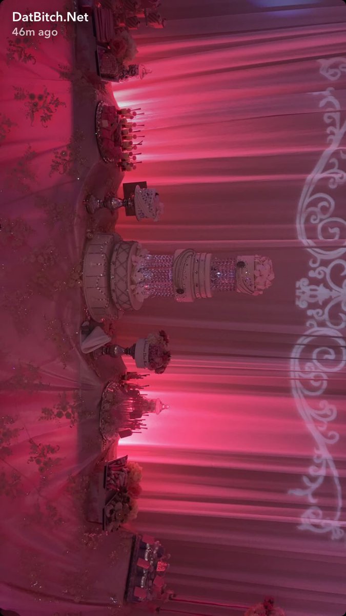 __vstacks's tweet photo. i wanna be THIS extra for my baby shower 😍😍😍😍😍😍😍 @EnvyME_KendraP https://t.co/qsWocZCcVW