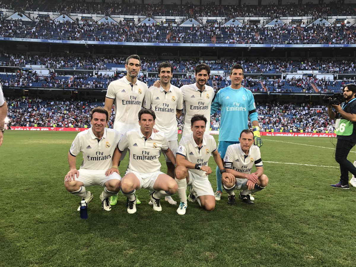 VeteranosRM's tweet photo. #CCMATCH17 canteranos, la esencia del madridismo https://t.co/pJWaVlbqyL