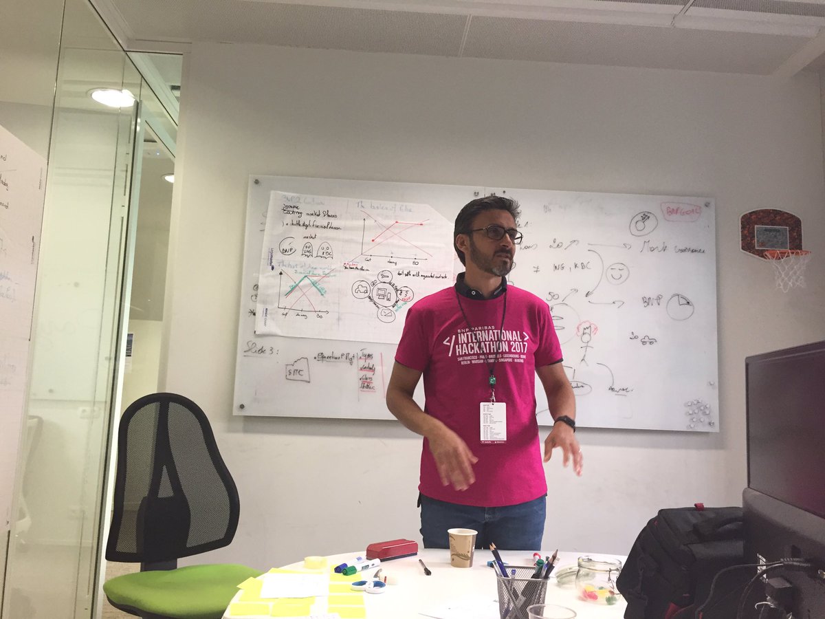 Celis12Nancy's tweet image. And special thanks to @Carfixerco as well for delivering a great pitch and doing a great job #internationahackathon #Brussels @BNPPLease