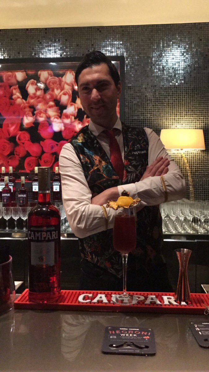 .<a href="/Giacomoloris/">Giacomo Giannotti</a> e il suo #NegroniInParadiso vi aspettano al Rosa Grand Milano. #Campari #NegroniWeek