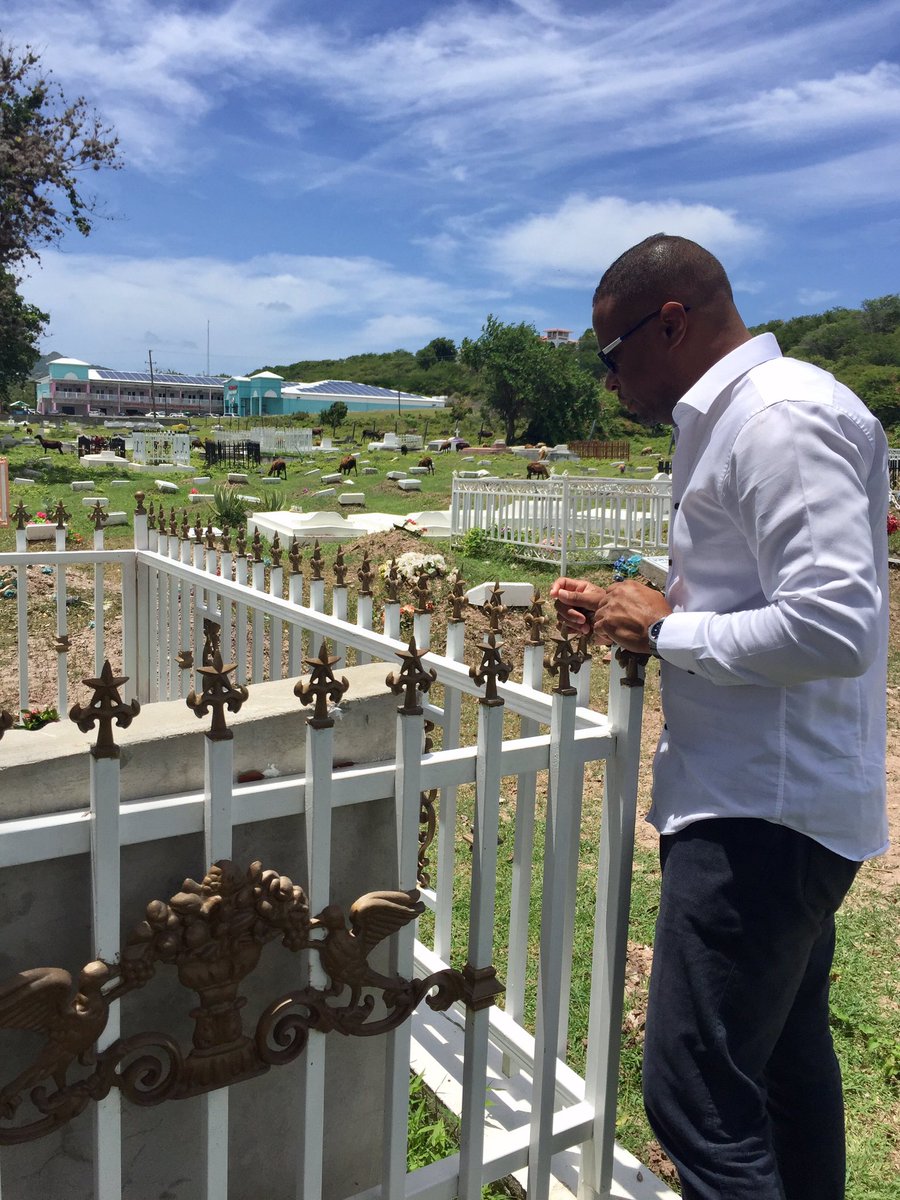markbrantley3's tweet photo. Today I visited the grave of the great Malcolm Guishard to reflect on his tremendous contribution to #Nevis and #Nevisians #RememberMalcolm https://t.co/qDBfHRKMPN