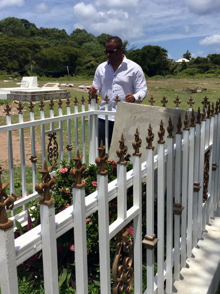 markbrantley3's tweet photo. Today I visited the grave of the great Malcolm Guishard to reflect on his tremendous contribution to #Nevis and #Nevisians #RememberMalcolm https://t.co/qDBfHRKMPN