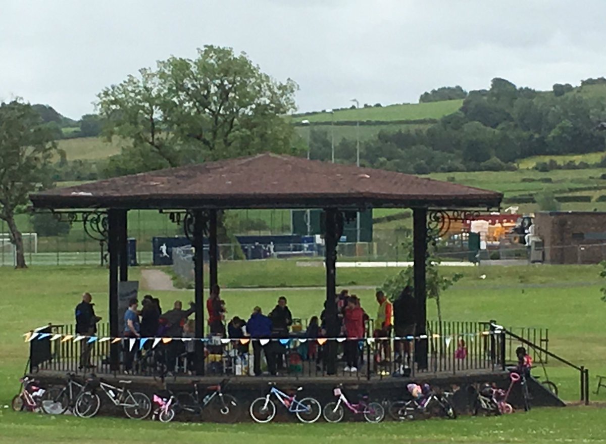 BCSportsHub's tweet photo. Big bike revival @ Cowan Park!!! @CarlibarPS @BarrheadHighSch https://t.co/WBDyvV5VRh