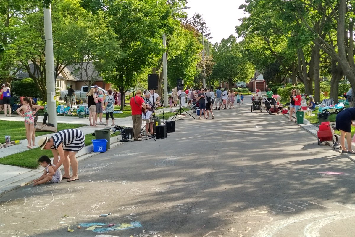 berryonline's tweet photo. The @WESTMOUNTKW neighbourhood knows how to throw a #BlockParty! #Stop14 of #NeighboursDay saw the #LoveMyHood spirit in full force! https://t.co/qBNd5SxaP7