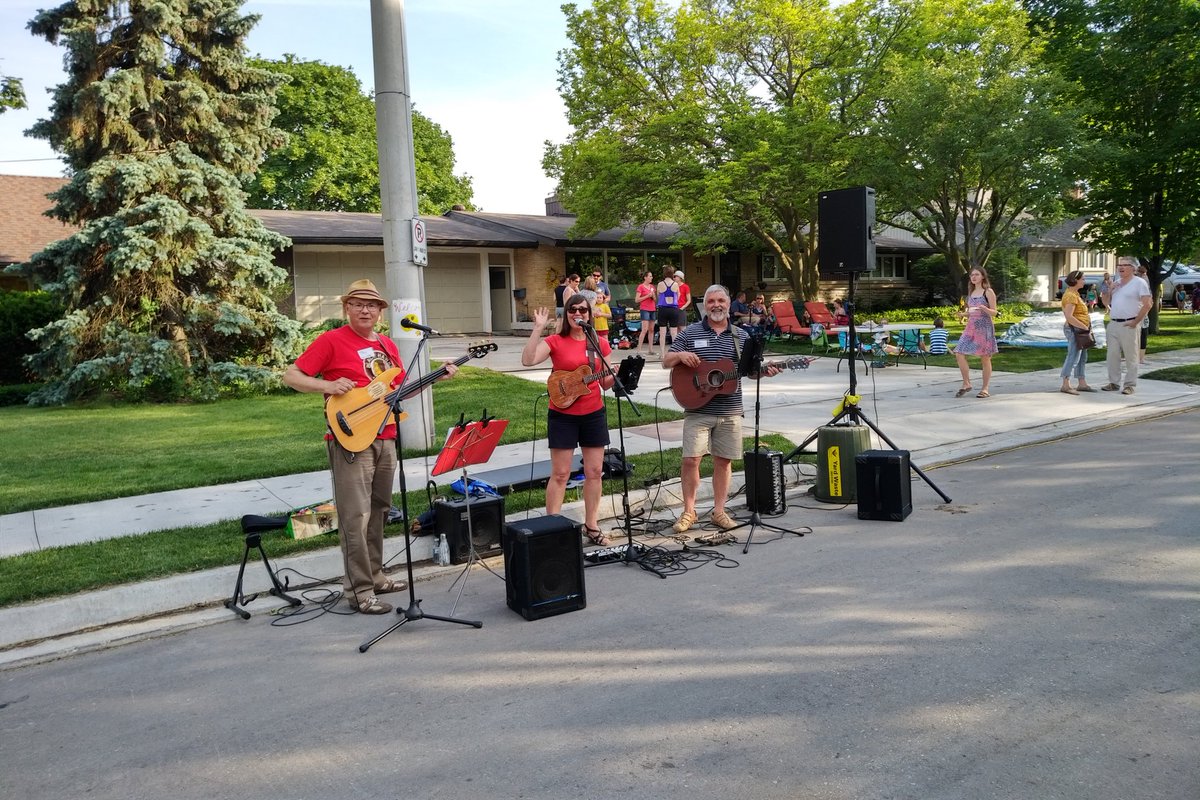 berryonline's tweet photo. The @WESTMOUNTKW neighbourhood knows how to throw a #BlockParty! #Stop14 of #NeighboursDay saw the #LoveMyHood spirit in full force! https://t.co/qBNd5SxaP7