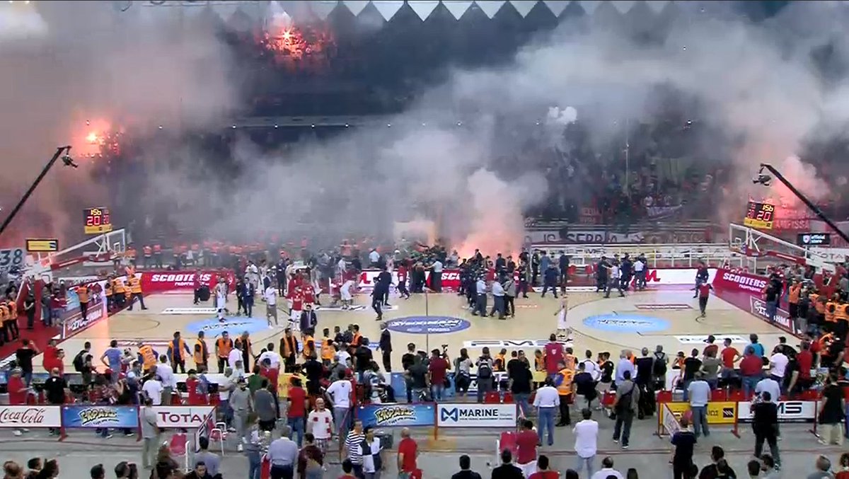 Instead of throwing everything Olympiakos fans should do a step towards civilization, maybe trying to accept the result.
Pana won with merit