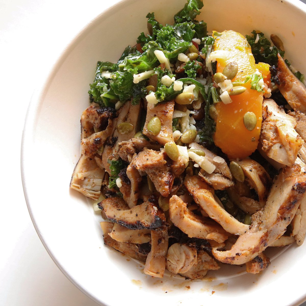 FieldsChicken's tweet photo. Enough chicken for every bite of veg 👌🍗 #GoodBowl https://t.co/2oYDABHDvY