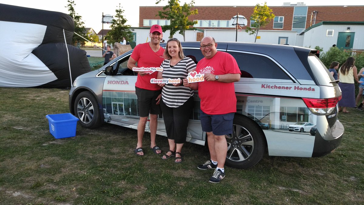 berryonline's tweet photo. Cllr @gallowaykelly joined me as we visited the @HuronCommunity as they prepared for their movie nite at #NeighboursDay #Stop15! #LoveMyHood https://t.co/oZMenleFBU