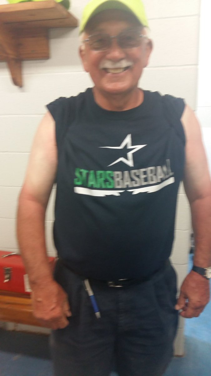 windsor_stars's tweet photo. Coach gramps rocking sun tan lines #stars2k https://t.co/tpXgTnMAvC