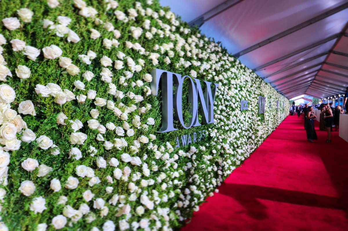 TheTonyAwards's tweet photo. The carpet is set and ready for our #TonyAwards2017 guests! Who are you looking forward to seeing? https://t.co/AhbhdLUrlh