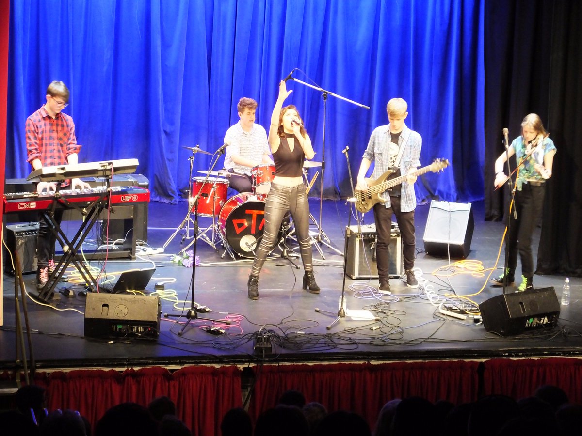 BlueSkyArts's tweet photo. Big congrats to Drop the Mic for winning the Talent Showcase last night! Well done to all the contestants, raising money for @SomewhereSom https://t.co/rgqYXgQzbM