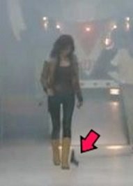SpiesVespers's tweet photo. SVR agent #Anna_Chapman's career as model went as well as her spying career. She dropped prop gun on catwalk during Moscow Fashion Week. https://t.co/kLeBntV1xj