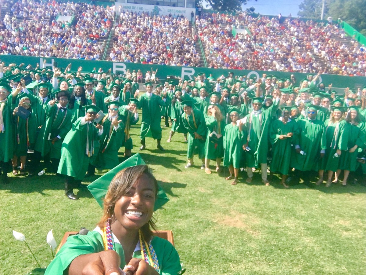 ahsSenior17's tweet photo. WE DID IT !! ���💚 https://t.co/8hICKg0dFp