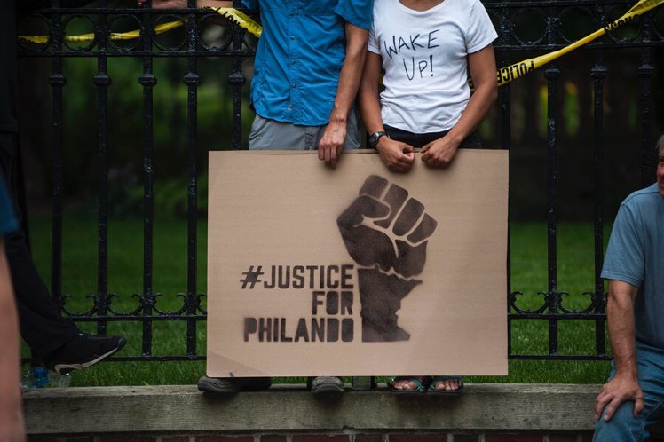 EssenceBox's tweet photo. Officer that murdered Philando Castile claims he, 'had no choice' 😑: https://t.co/SZ6U7ijPod https://t.co/ets8Z0e8Dh