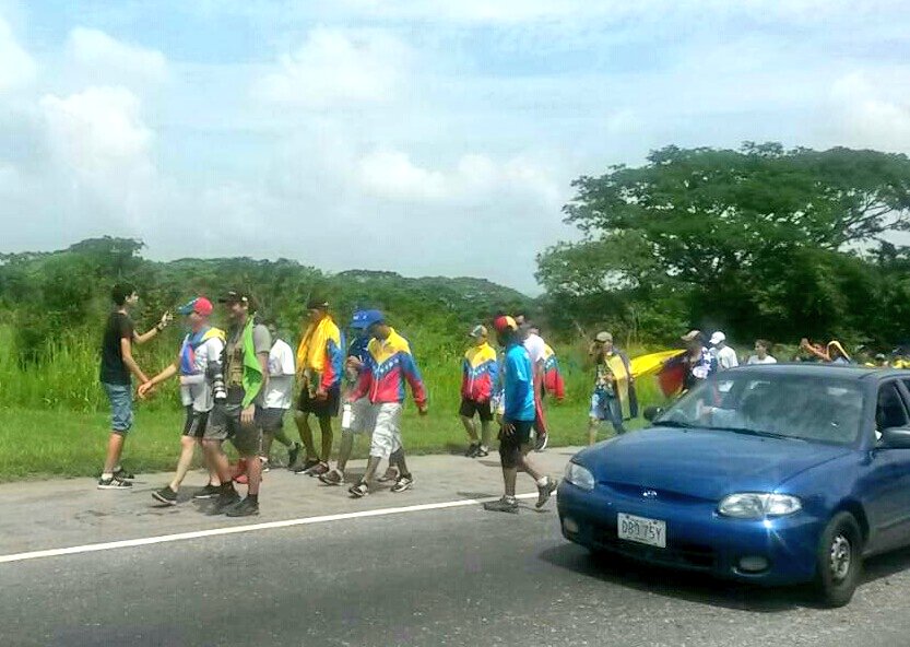 guillerpalacios's tweet photo. Fuerza de la nueva #Venezuela va para caracas y otros vienen de #CoreadelSur2017 @partidoUNT @Radiominuto790 @orfanfayana @cnancy @LenchoM https://t.co/XDeMECMakl