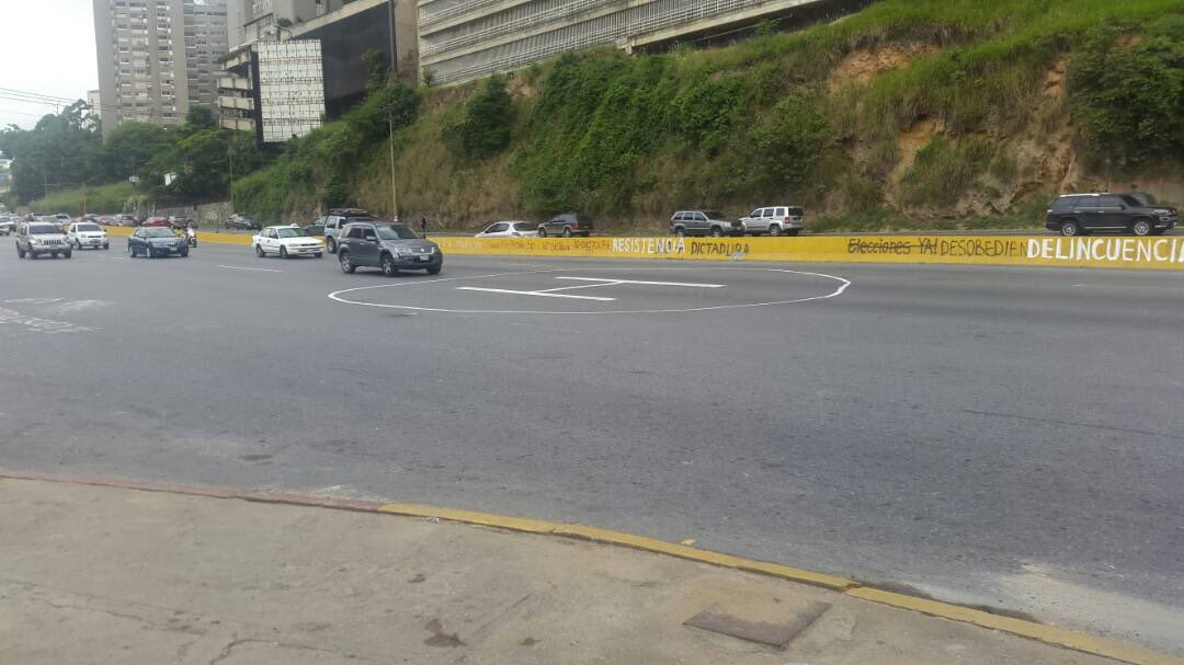 Alcon_23's tweet photo. #SomosVenezuela VEA COMO LA OPOSICIÓN TERRORISTA PARTICIPA DESCARADAMENTE EN EJERCICIOS DEL COMANDO SUR EEUU: !APATRIDAS! (HELIPUERTO+CRUZR) https://t.co/ibXeUayuxy