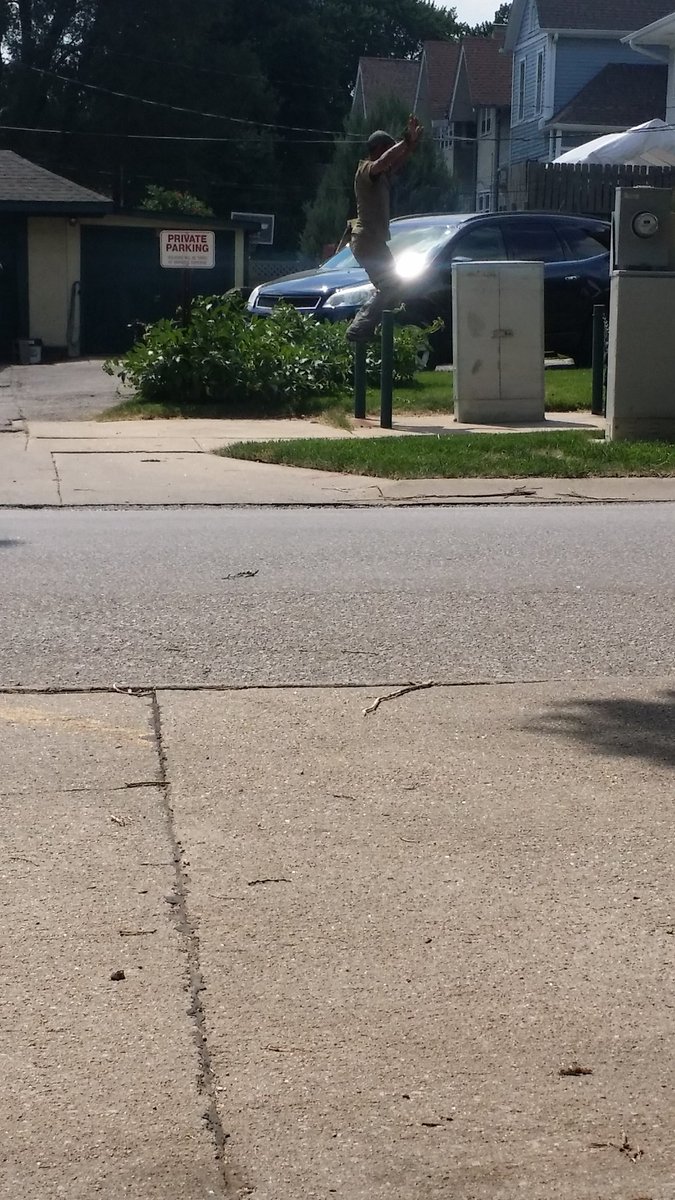 Skid_Marc_'s tweet photo. This motherfucker is about to bust his dumbass brain, or what is left of it.. #Omaha #defCrazy #BalancingOnAChain https://t.co/1YqKDmfFL8